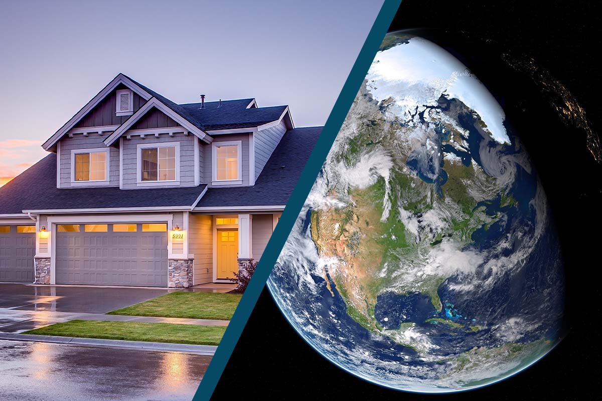 Geteiltes Bild: links Einfamilienhaus bei Dämmerung, rechts Erdkugel aus dem Weltall.